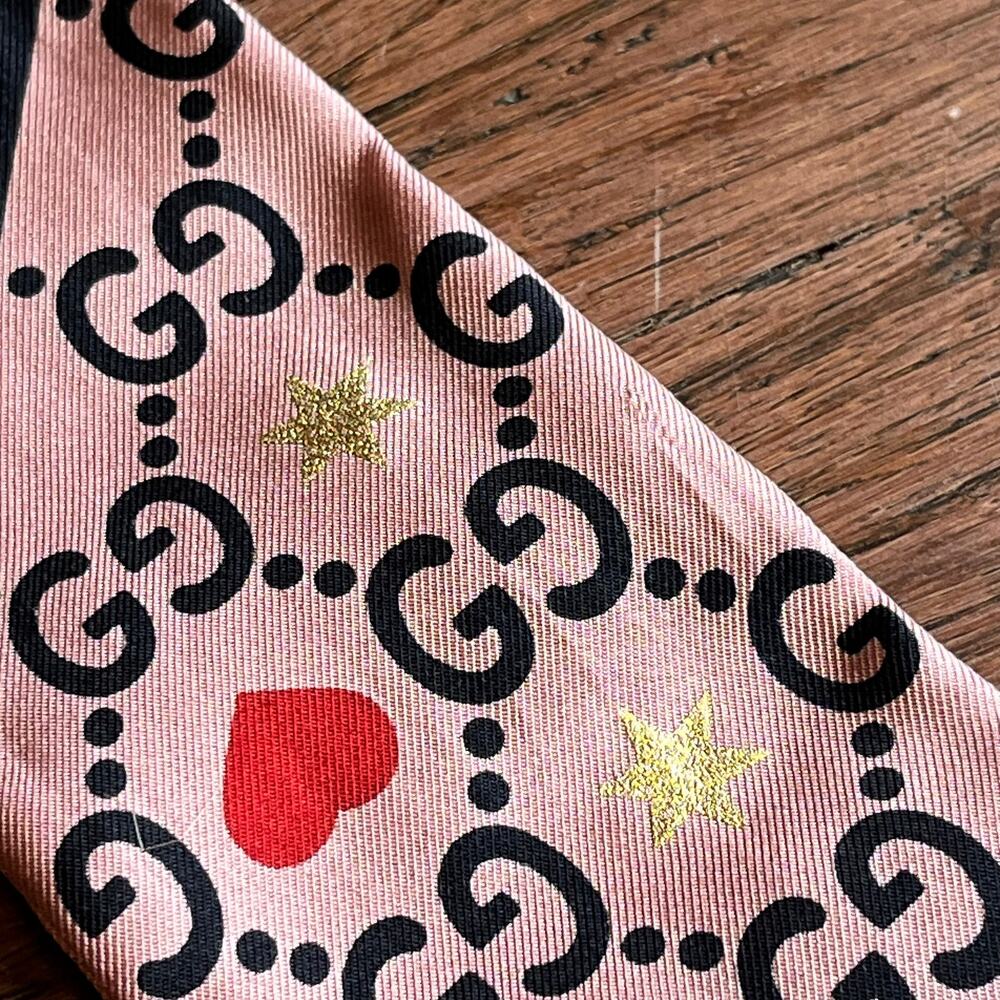 GUCCI Silk Twill Big Dimmy Neck Bow Scarf - Picture 4 of 5